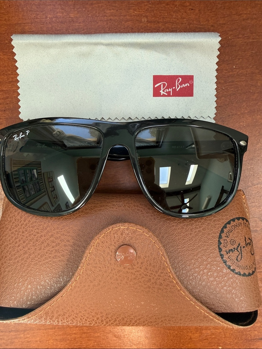 Unisex Ray Ban Sunglasses with polarized lenses